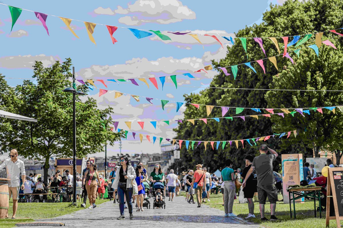 Comme d'habitude, les festivaliers pourront explorer les #vins de Bordeaux et de Nouvelle-Aquitaine le long de la Route des Vins 🍷 Au programme également : des grands voiliers, le village gastronomique et de nombreuses animations en libre accès ☀️