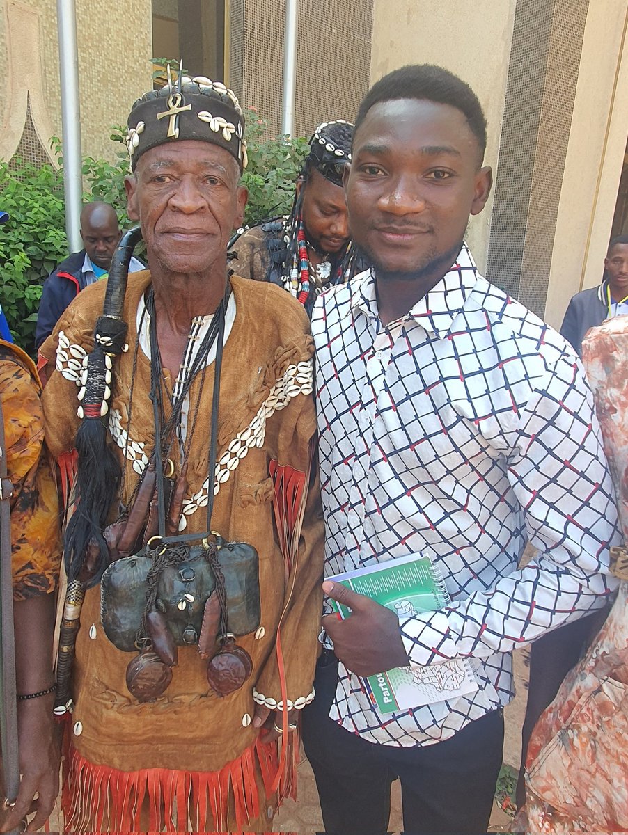 SombieLean86457's tweet photo. #15mai | Fête des coutumes et de traditions du Burkina Faso 

Retour à la source. Avec le trésor humain vivant, Konomba Traoré 

Léandre Sosthène Sombié 
#SLS https://t.co/eJbZ4GjabT