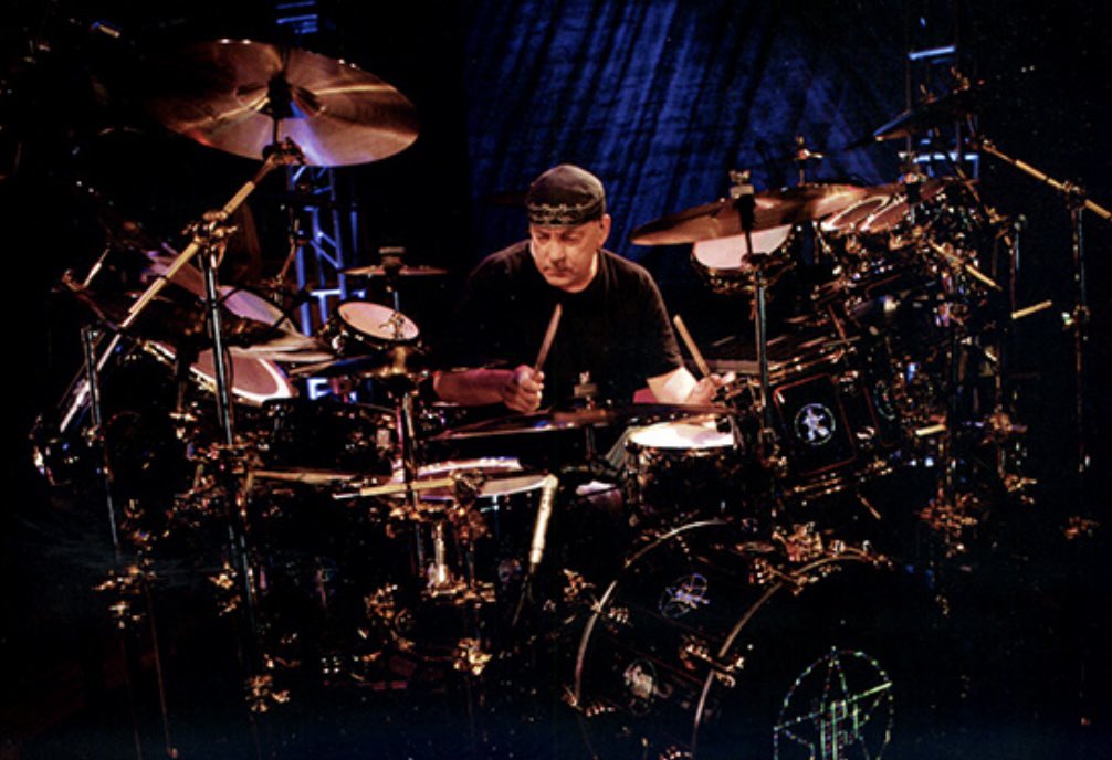 Angels and demons dancing in my head
Lunatics and monsters underneath my bed 
Media messiahs praying on my fears
Pop culture prophets playing in my ears

Angels and demons
Inside of me
Saviors and Satans
All around me…

#RIPNeilPeart 
Happy WW #RushFamily