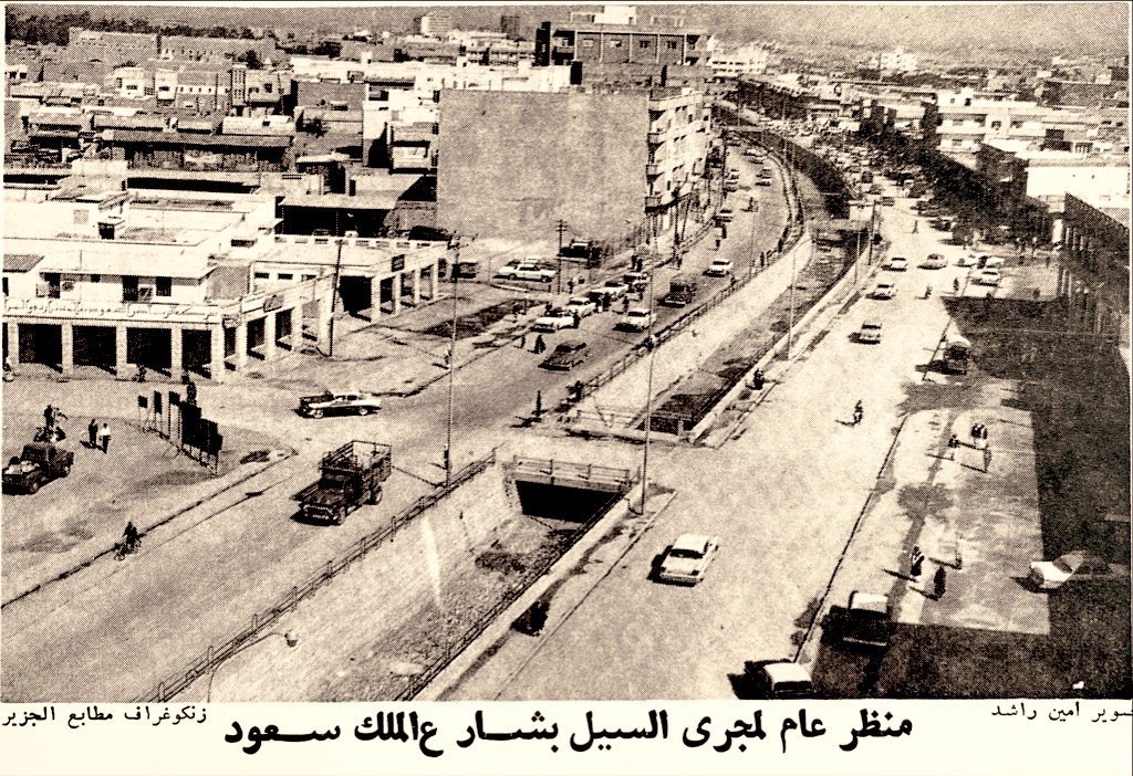 البطحاء (وادي الوتر)
وادي قديم وعريق يعود إلى عصر قبيلة طسم وجديس و يشق مدينة الرياض من الشمال إلى الجنوب وكان يسمى وادي الوتر، وفي عام ١٣٧٥هـ أنشأ مجرى للوادي للتحكم في مجراه حيث أنه يصب في #وادي_حنيفة بعد مروره ببلدة منفوحة ومن روافده الشمالية شعيب ابورفيع، وفي مجلة الرياض في