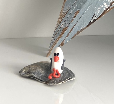 This little chap could bring #beachvibes #all year round. #elevenseshour #tbchboosters

thebritishcrafthouse.co.uk/product/clay-s…