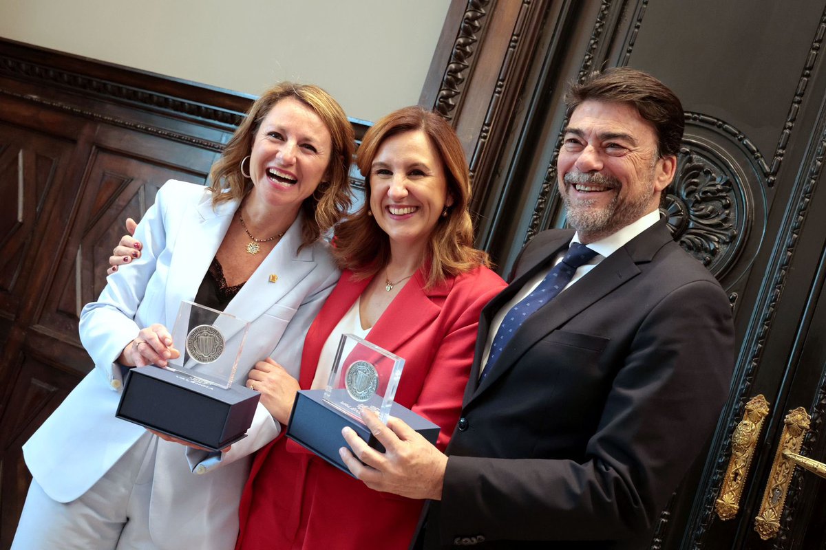 Es un honor recibir en el @AjuntamentVLC a dos grandes amigos como @luisbarcala, alcalde de Alicante, y a @begonacarrasco, alcaldesa de Castellón. Juntos, construimos ciudades líderes para engrandecer nuestra tierra.