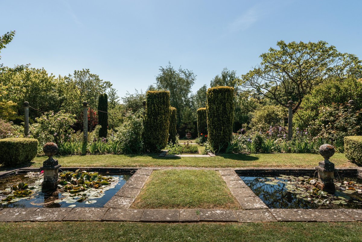 'Parks Court is such a beautiful and historic house, amazing original features enhance the very well laid out accommodation and the gardens are stunning.' Luke Brady, property agent. This magnificent listed #familyhome dates back to the 14th century. ➡️ savi.li/6017YXxrl