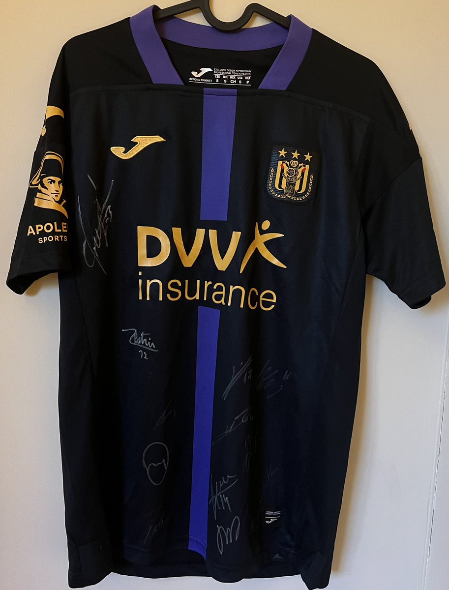 🎁🎁🎁 

🗞️ <a href="/ladh/">DH les Sports +</a> est sympa et vous fait gagner ce maillot (XL) signé du <a href="/rscanderlecht/">RSC Anderlecht</a> 

🔀 RT + follow + tagguez vos potes pour maximiser vos chances 

📢 le gagnant sera annoncé fin de semaine 

🤞 il y en a aussi un à gagner sur la page Facebook DH Anderlecht