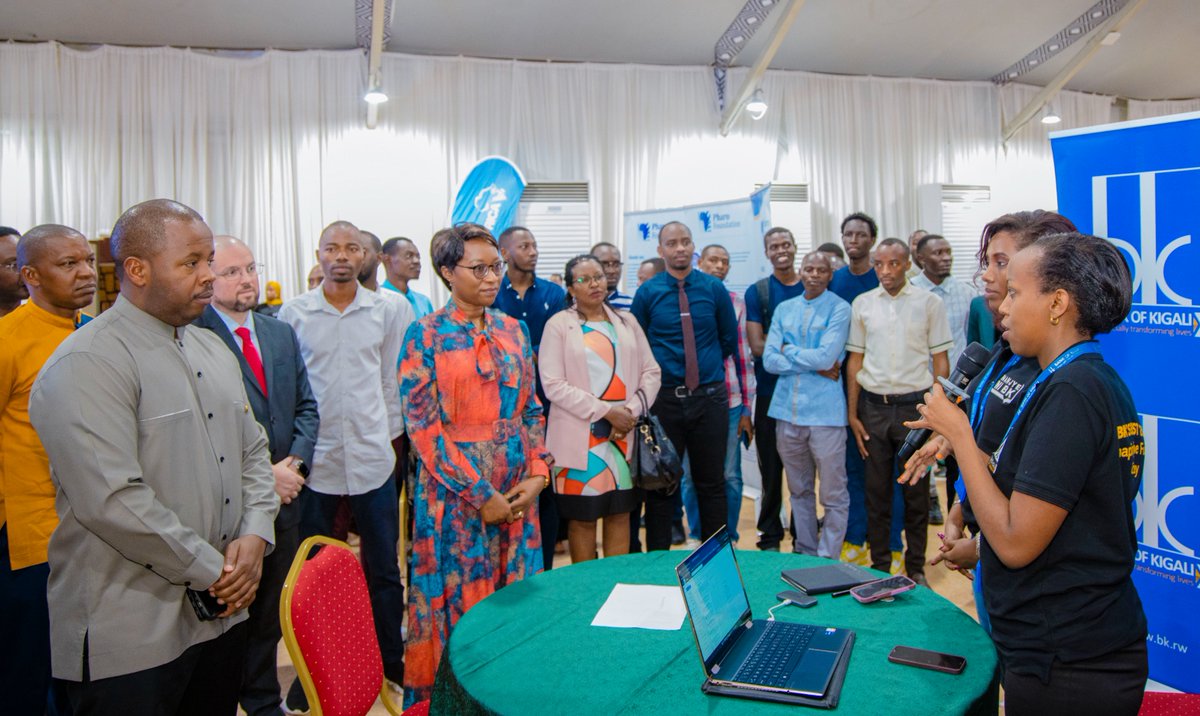 CityofKigali's tweet photo. Umuyobozi w'Umujyi wa #Kigali @dusengiyumvas yavuze ko Umujyi washyizeho ingamba  zitandukanye zo gukemura ikibazo  cy’ubushomeri harimo urubuga ruhuza abatanga imirimo n'abayikeneye kugira ngo harebwe amahirwe aboneka ku isoko  ry’umurimo. 

#KigaliJobNet2024 https://t.co/bqFRwgmOIE