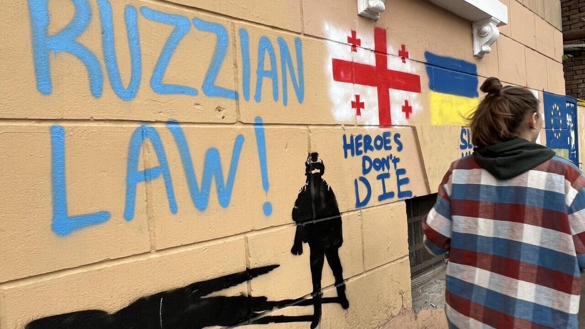France24_fr's tweet photo. En Géorgie, les exilés russes entre peur et solidarité
➡️ https://t.co/tpWKYEg6N1 https://t.co/jPVVvHGuYx