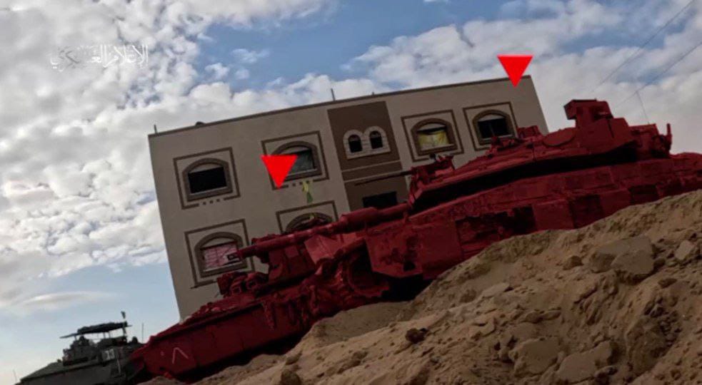 يخرج بعبوة تزن 23 كيلو وسط جنود ورتل من الدبابات عن يمينه وشماله ولا يرونه، ثم يمشي ليزرعها كما يجب عند نقطة ضعف للميركافا، ثم ينسحب إلى النفق بسلام..

مَن يشاهد فيديوهات القسام لا يمكن أن ينكر معيّة ويد الله التي تقاتل معهم!

ولا يمكن أن ينكر أنّ هؤلاء الفتية الأنقياء الأتقياء..