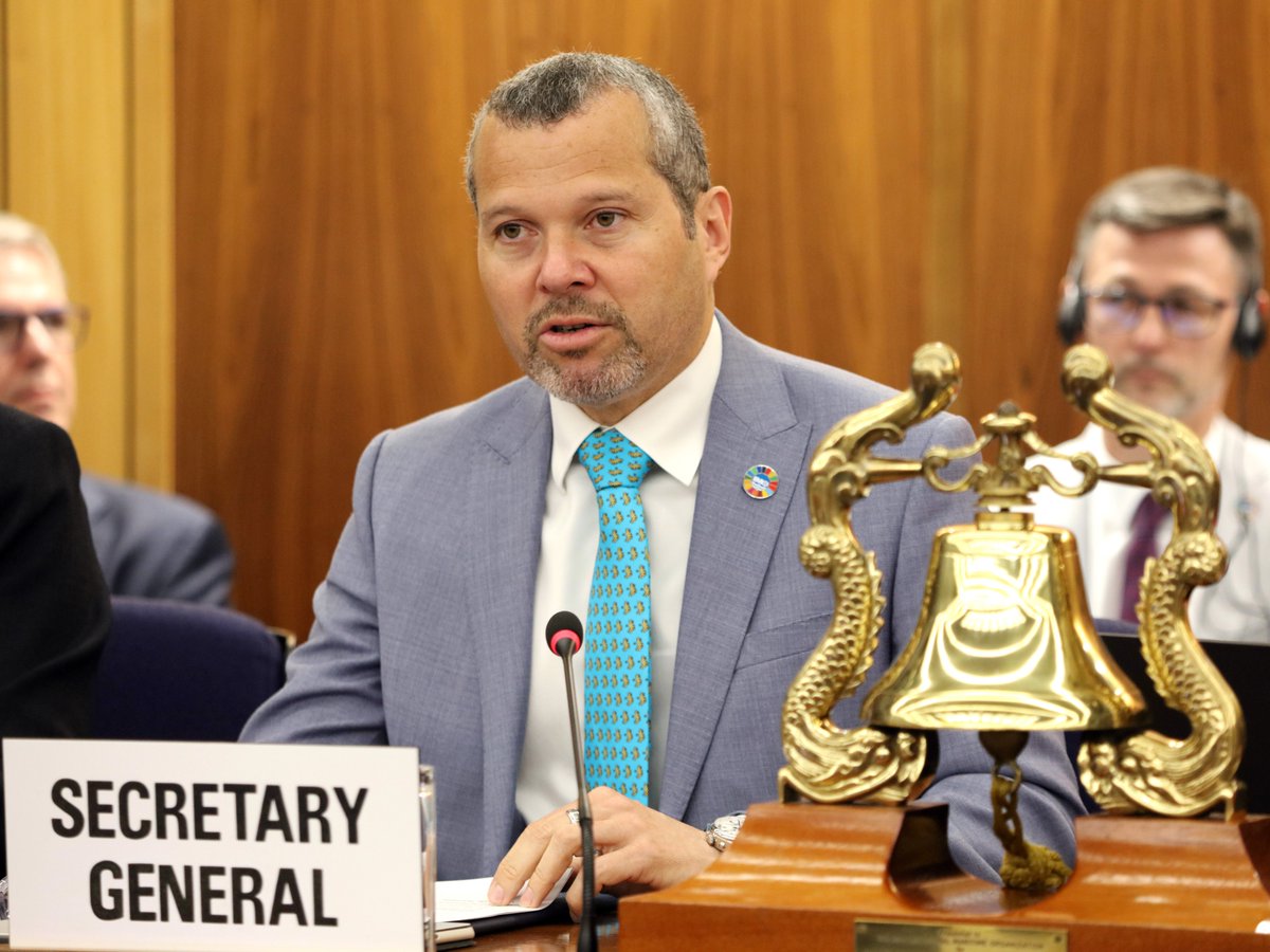 'The safety and well-being of seafarers remain of utmost importance, especially considering the ongoing  distressing events in the #RedSea and off the coast of Somalia,' said @IMOSecGen at IMO's Maritime Safety Committee today. 
Read full speech: tinyurl.com/bd2kkbcm