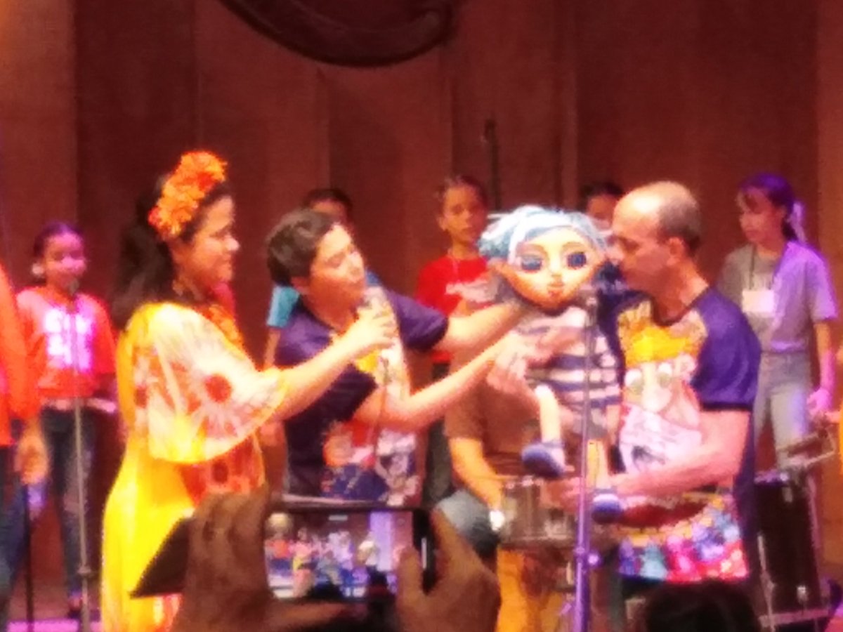 j_noslen's tweet photo. Con un hermoso concierto de la trovadora Enid Rosales junto a Rita del Prado y Rochi Armeneiro comenzo en Matanzas el 15 Festitaller Internacional de Titeres de Matanzas. https://t.co/F8mKc9RPt4
