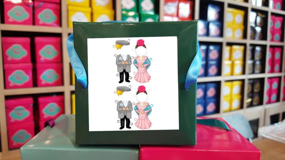 Feliz día a los madrileños y a las madrileñas.
Ciudad acogedora dónde las haya y que siempre nos trató muy bien. 

De Madrid al