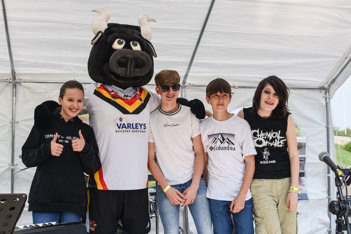 We were delighted to have 'The Bellatones' entertaining guests pre-match in the Batty Developments Fanzone on Sunday! 🎶

There was even a performance from a guest drummer... 🐮
