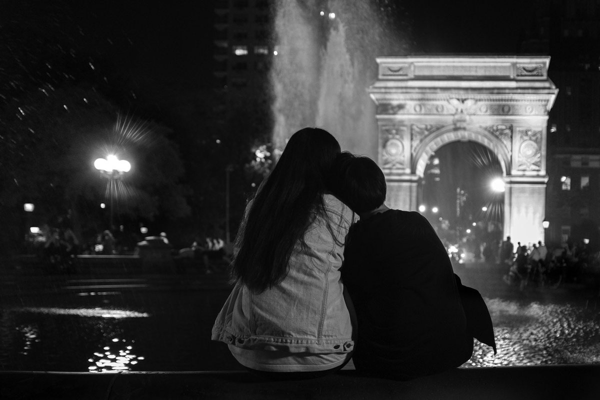 Arches and Mist
#FujiX100F
1/50th@ƒ/2-ISO3200

#nightphotography #fountain #parkbenchstories #contrast #grain #darkroom #composition #candid #documentary #photojournalism #streetphotography #blackandwhite #Fujifilm #washingtonsquarepark #FujifimAcros #Acros #GreenwichVillage