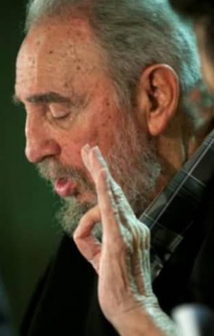 Fidel: "Deseo solo combatir como un soldado de las ideas. Seguiré escribiendo bajo el título “Reflexiones del compañero Fidel”. Será un arma más del arsenal con la cual se podrá contar. Tal vez mi voz se escuche. Seré cuidadoso.”
#LaHabanaDeTodos
