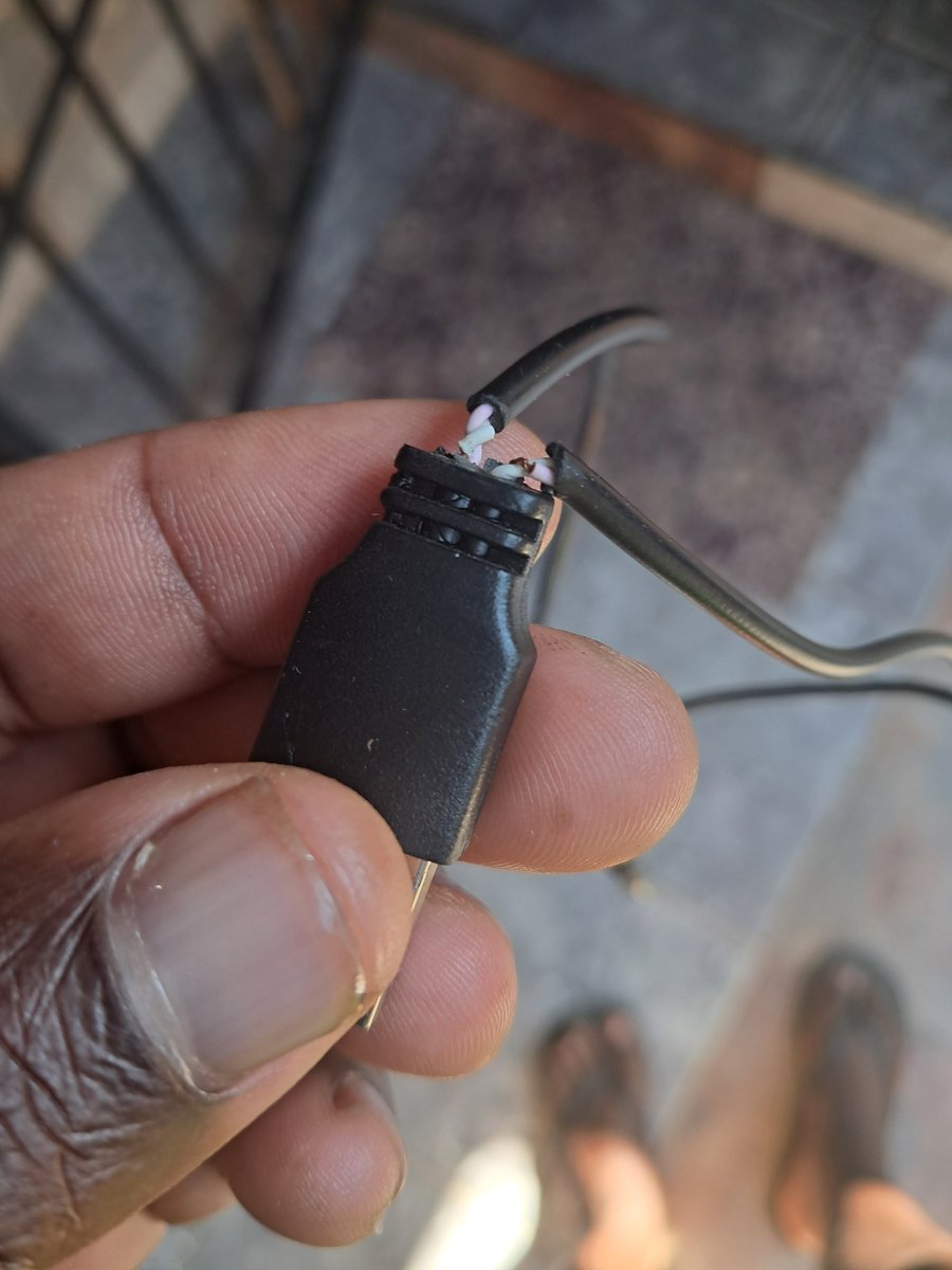 S2czin's tweet photo. @Volkano_nation I have recently bought the Amplify True Tunes Series Bluetooth Earphones , however, the charging cable is finished, and I can't find it anywhere. Please assist with the above. https://t.co/aw4T06bb4L