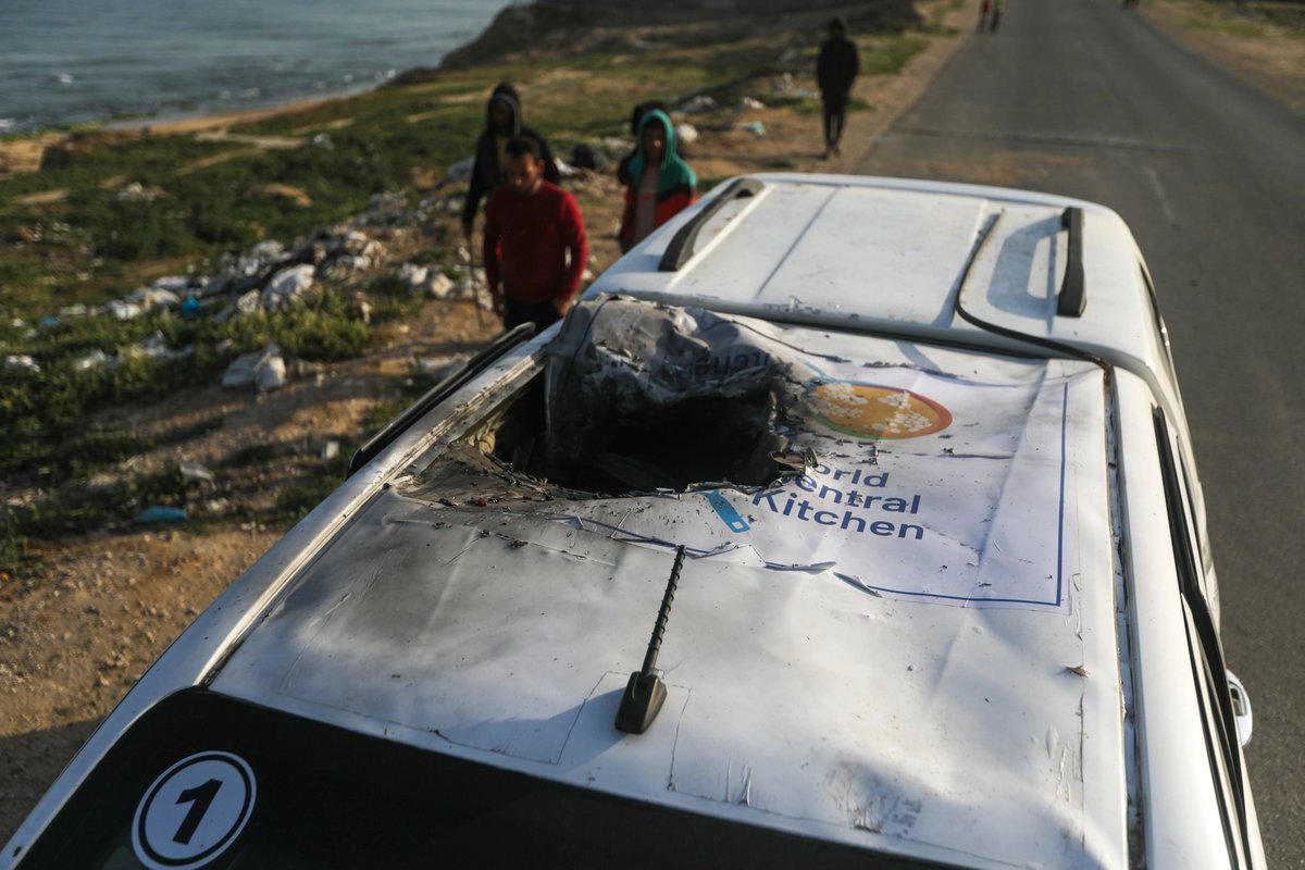 #Israel's deadly attack on @WCKitchen's aid convoy in #Gaza - despite Israeli authorities being informed in advance - was not an isolated case. @hrw's latest report shows that Israel has carried out strikes on at least 8 aid convoys it had coordinates for. hrw.org/news/2024/05/1…
