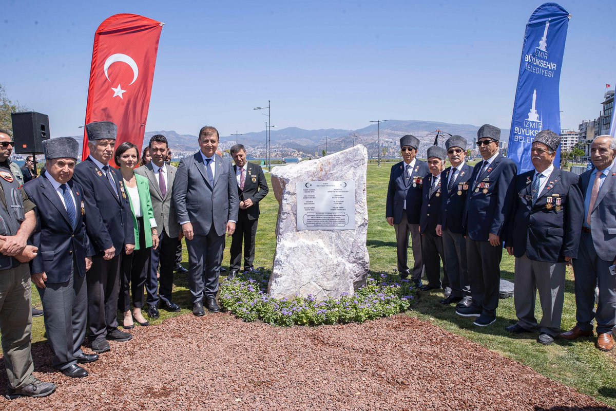 Bugün, İzmir’in işgalinde direniş destanının kıvılcımını ateşleyen şehit Gazeteci Hasan Tahsin'i andık. Ardından bu güzel kentin direnişinde korkusuzca mücadele veren kahramanlarımızın anısını ölümsüzleştirmek amacıyla Kolordu Şehitleri Kitabesi’nin açılış törenini