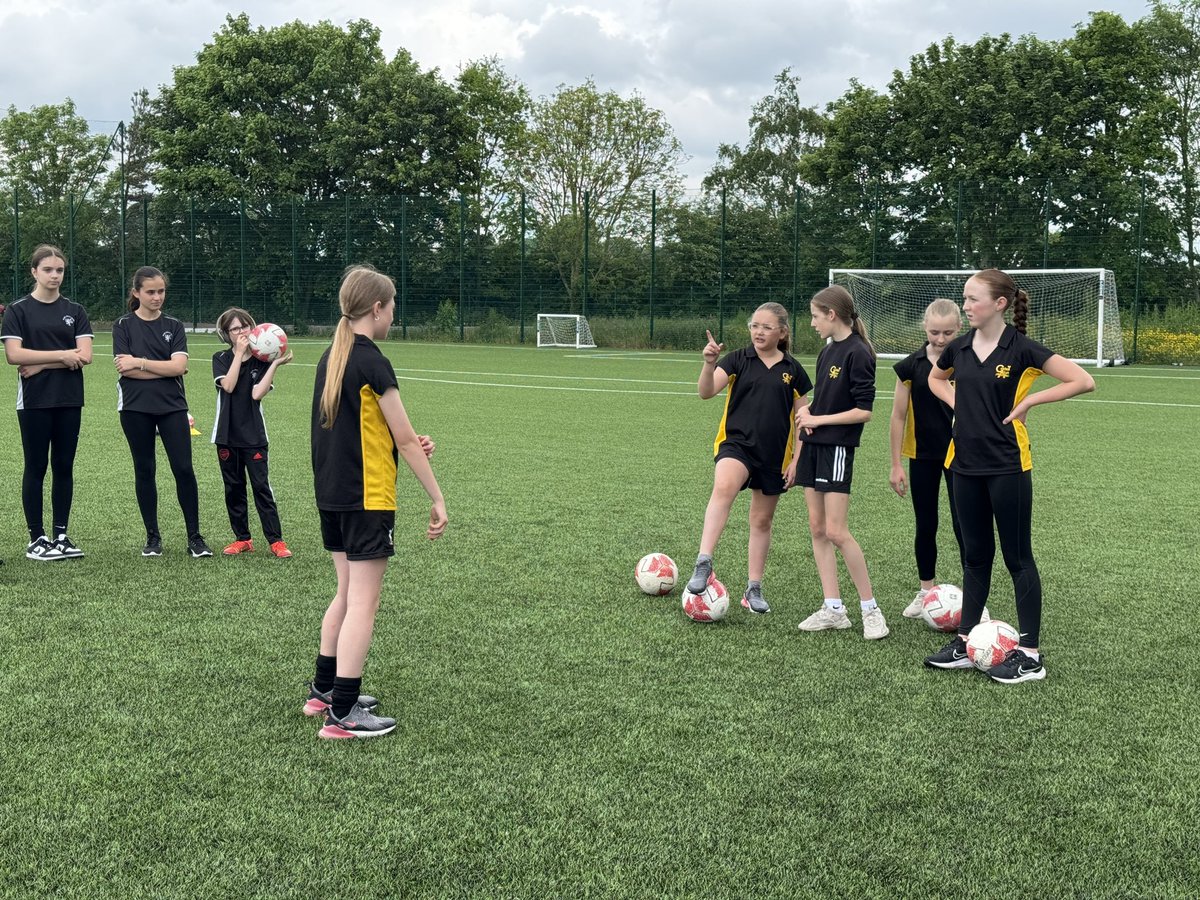 Our NEW BE Football Influencers… we have had a great morning at Colliers Park with @FAWales teaching skills to our new influencers to develop and lead football at Castell Alun ⚽️ @CastellAlun