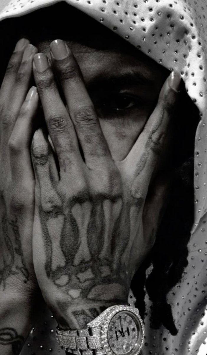 livresczyta's tweet image. „-Twoja panienka traktowała zabijanie jako zabawę, aż za bardzo.

Zadziałałem automatycznie, wbiłem nóż w serce mężczyzny, którego cały czas trzymałem.”

 #whiteagony