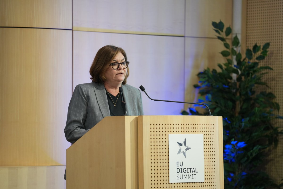 EU Commissioner @Transport_EU @AdinaValean at #EUDS2024 

“Innovation and digitalisation are making transport more efficient. When it comes to #AI, we need to understand how it can increase resilience in transport, allowing it to make the transport industry even more…