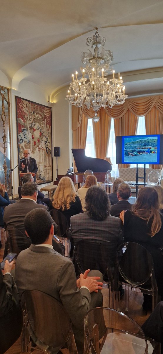 Amb @InigoLND hosts an event on the history of the world's remotest inhabited island. Tristan da Cunha shares a unique bond with 🇮🇹: out of 238 inhabitants, 46 are descendants of Andrea Repetto and Gaetano Lavarello, two sailors from Camogli shipwrecked near the island in 1892.