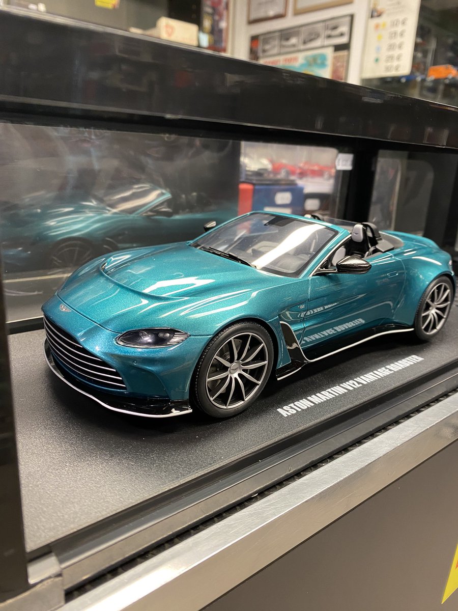 Aston Martin V12 Vantage Coupe e Roadster GT Spirit Scala 1:18