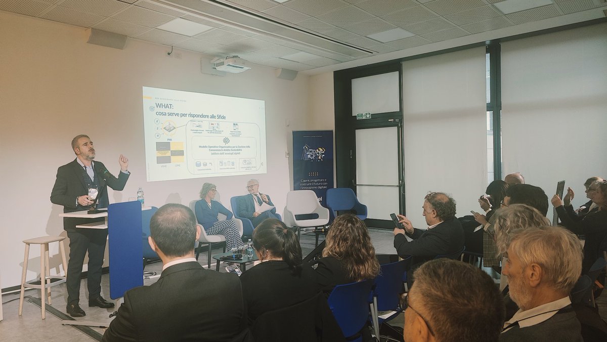 Oggi a @Cefriel per Blue & Green Conference si parla di #sostenibilità e dei possibili impatti che #innovazione e #digitale possono avere A parlare ora Massimiliano Colombo, Cefriel