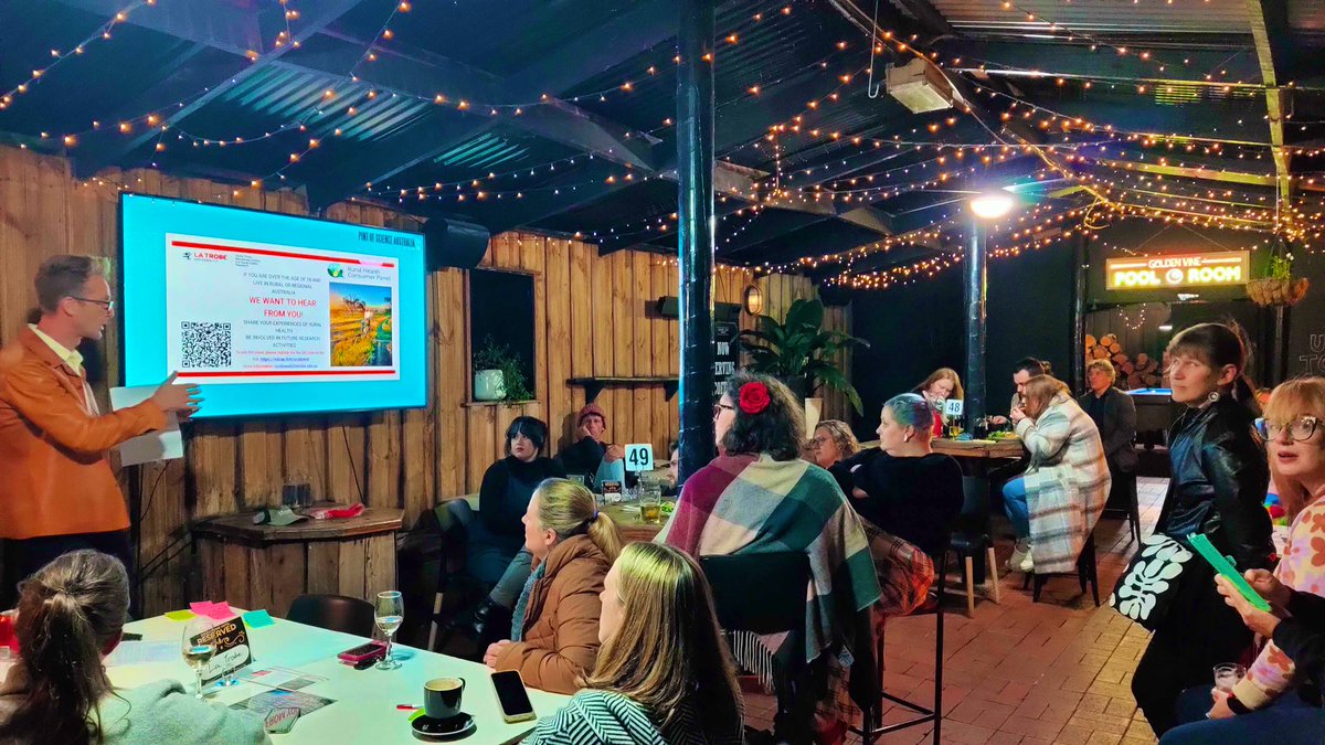 Up next at #PintAU in #Bendigo is Brad Hodge from @LaTrobeRHS giving a great talk about the psychology of teamwork! Packed house at the Golden Vine!