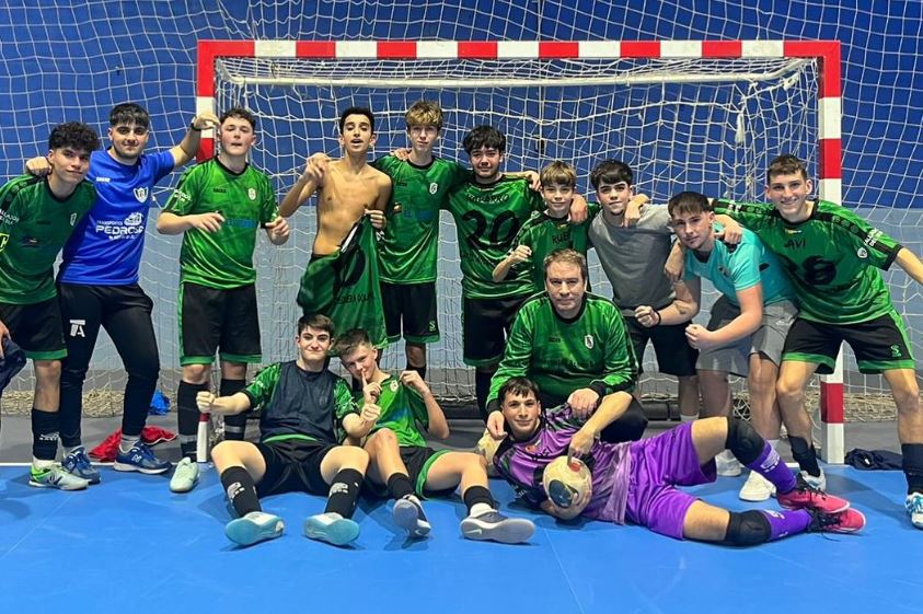 [JUVENIL C]

Destacar la temporada de nuestro Juvenil C, jugadores TODOS de 1º año y muchos jugando por primera vez a este deporte, con expectativas de mejorar, aprender y avanzar, orgullosos también de su evolución desde inicio de temporada hasta el final.