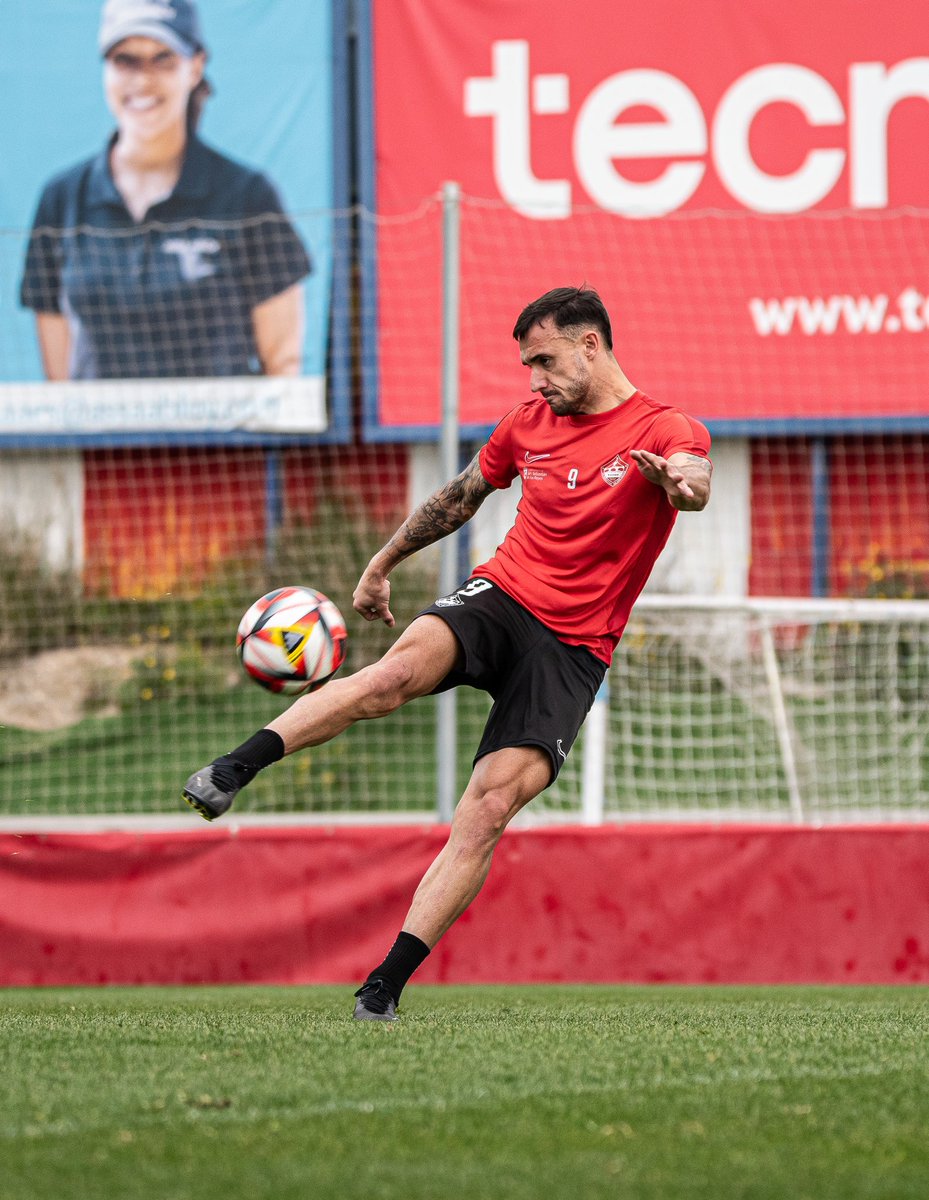 🌹 ¡Feliz día de #SanIsidro a todos los madrileños! 🏋️‍♂️ Nuestro equipo ha entrenado con normalidad pensando ya en el partido del sábado. ¡A por todas! #VamosSanse🇵🇱 #ContigoVolveremos🫵🏻