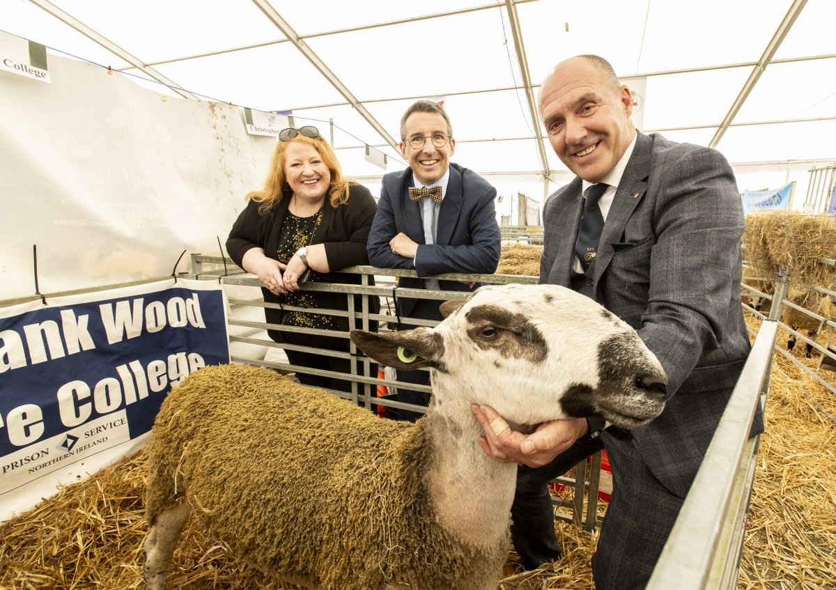 Justice Minister @naomi_long, Agriculture Minister @AndrewMuirNI and @NIprisons officer Richard Graham pictured at the Hydebank Wood College sheep exhibit. Richard looks after the animal husbandry project at the College #BalmoralShow