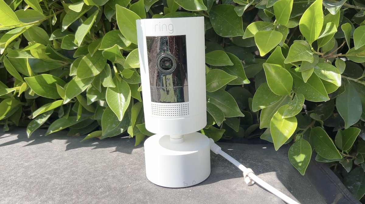 Need a plug-and-play security #camera? The 3rd Gen <a href="/Ring/">Ring</a> Stick Up Cam Plug In with Pan-Tilt Mount gives new mobility and viewing options. techgadgetscanada.com/3rd-gen-ring-s… #tech #technology #review