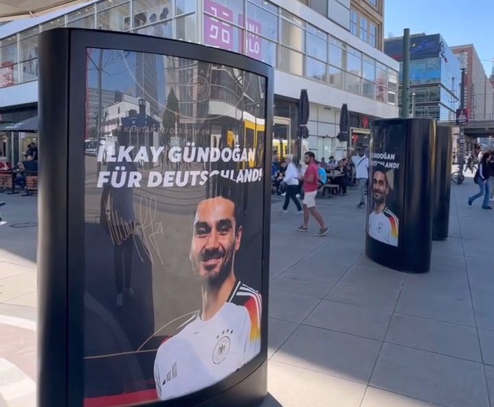 İlkay Gündoğan il a 33 ans, il sera peut-être le capitaine de l’Allemagne pendant l’Euro, il approche les 80 sélections mais personne ne se souvient de rien le concernant. Après l’avoir vu à l’œuvre avec la NM, c’est le joueur le plus neutre que j’ai vu, pour ne pas dire nul
