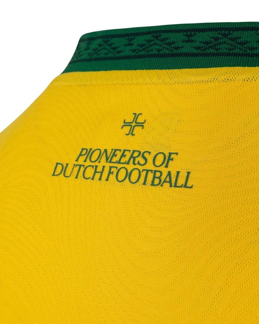 Debuted against newly crowned champions PSV, this is Dutch Eredivisie side Fortuna Sittard’s new Robey 24/25 Home shirt.

Read more: footballshirtculture.com/new-kits/fortu…

#FortunaSittard #Robeysportswear #newkits #footballlshirts #voetbalshirt #soccerjersey