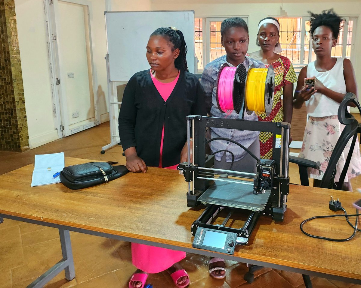 Empowering the next gen of female #innovators! Today in our Makerspace class, the morning shift of our 70 young women participants learned the basics of 3D printing hands on! We're training them in shifts - morning and afternoon - as part of our 16-week program #WomenInTech