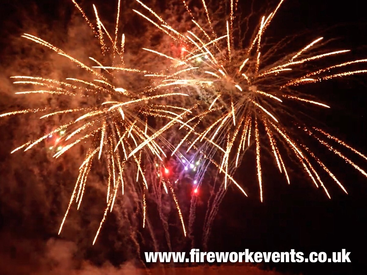 Bonfire Night firework displays…. this is your reminder to book your displays early! fireworkevents.co.uk #fireworkdisplays #sportsclubs #footballclubs #cricketclubs #rugbyclubs #golfclubs #caravanparks #bonfirenight #fireworkcompany
