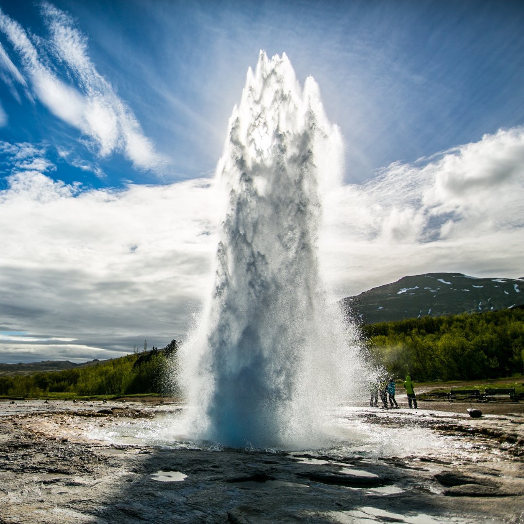 Missed the Aurora Borealis in the UK? Time to visit Iceland! Marvel at majestic waterfalls, geothermal springs, and the Northern Lights. Dive into Icelandic culture, indulge in local cuisine, and unwind in serene beauty. Ready for an unforgettable getaway? DM for availability!