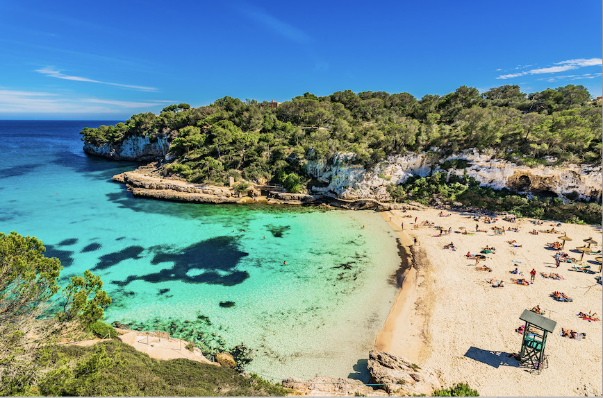 In the heart of the Mediterranean, the #BalearicIslands await! Discover turquoise waters, sample local cuisine, and explore villages for an authentic Spanish experience. 🇪🇸 Which of these islands would you like to visit? ➡️ bit.ly/3T3KRiQ #VisitSpain