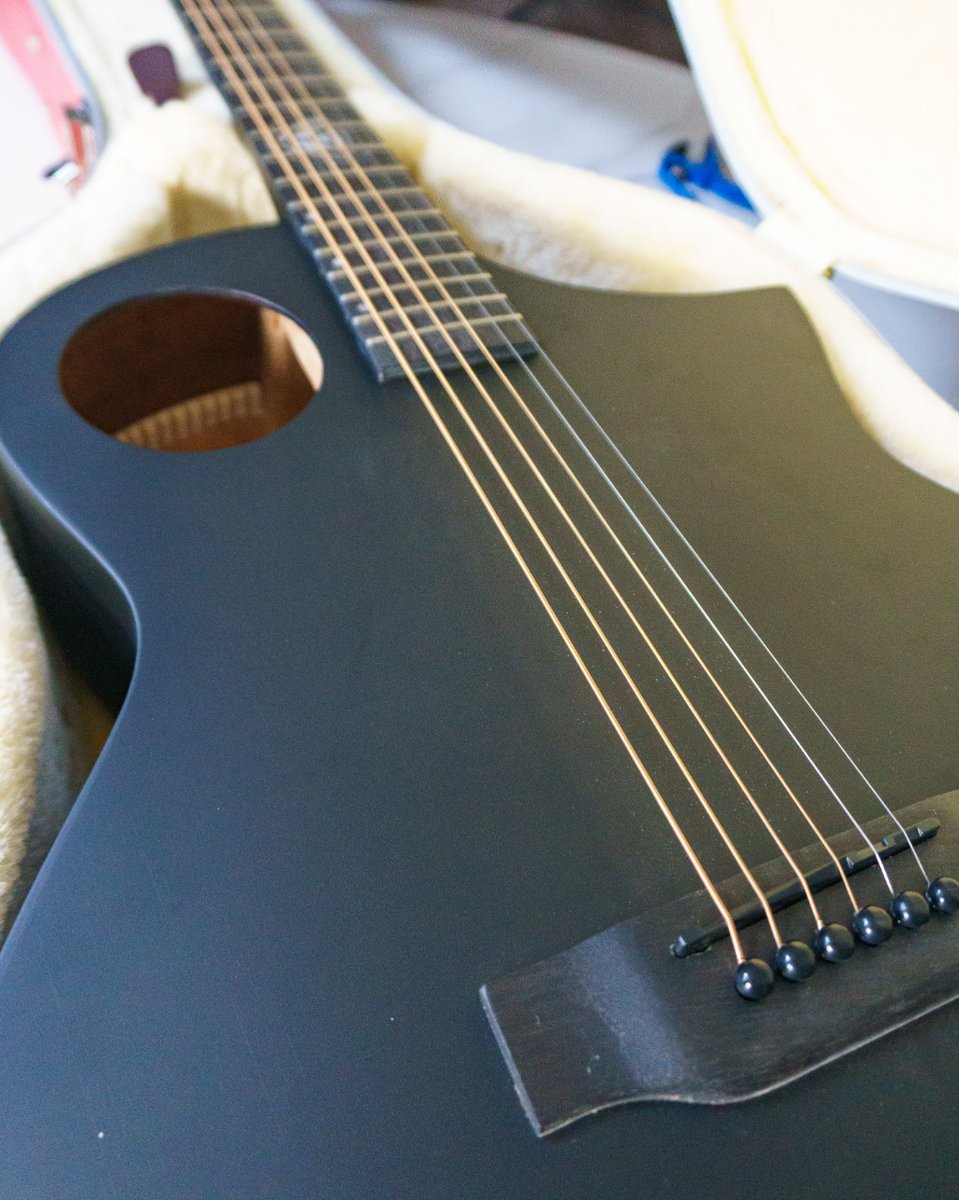 The matte black finish on the Lindo Neptune V2 is just 😍

#lindoguitars #acousticguitar #electroacoustic