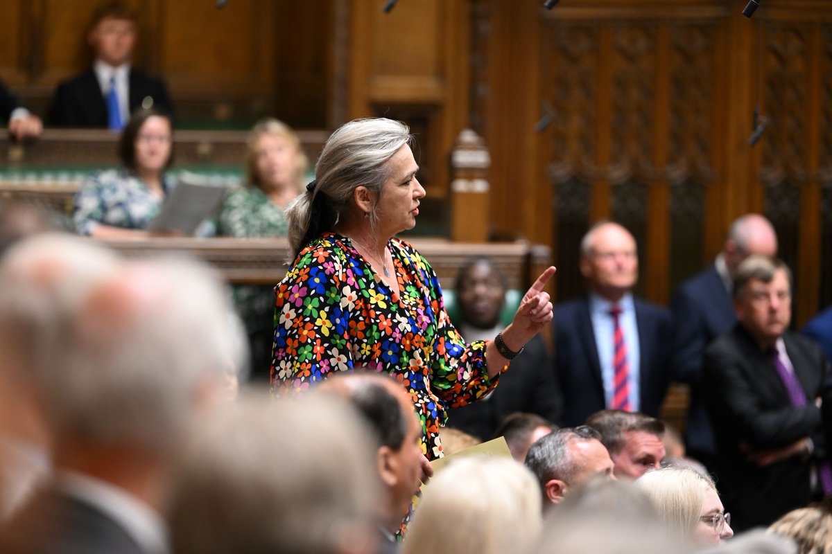 📺 Gwyliwch @LSRPlaid yn dal Llywodraeth San Steffan i gyfrif yn PMQs Watch Liz Saville Roberts MP hold this disastrous Tory government to account at #PMQs 👇 Tune in now: bbc.co.uk/iplayer/live/b…