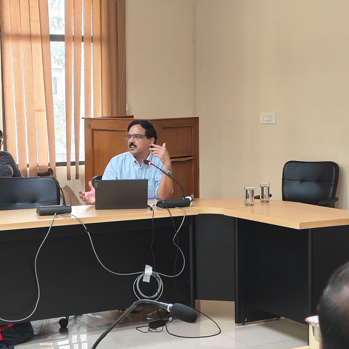 Day 1: History of Science Project Investigator's Meet, being held at INSA premises. Dr Aalok Pandya (IGNTU, Amarkantak) presented the progress of his project “Exploration & documentation of sun-dials & other time-keeping instruments in Islamic tradition during colonial period”.