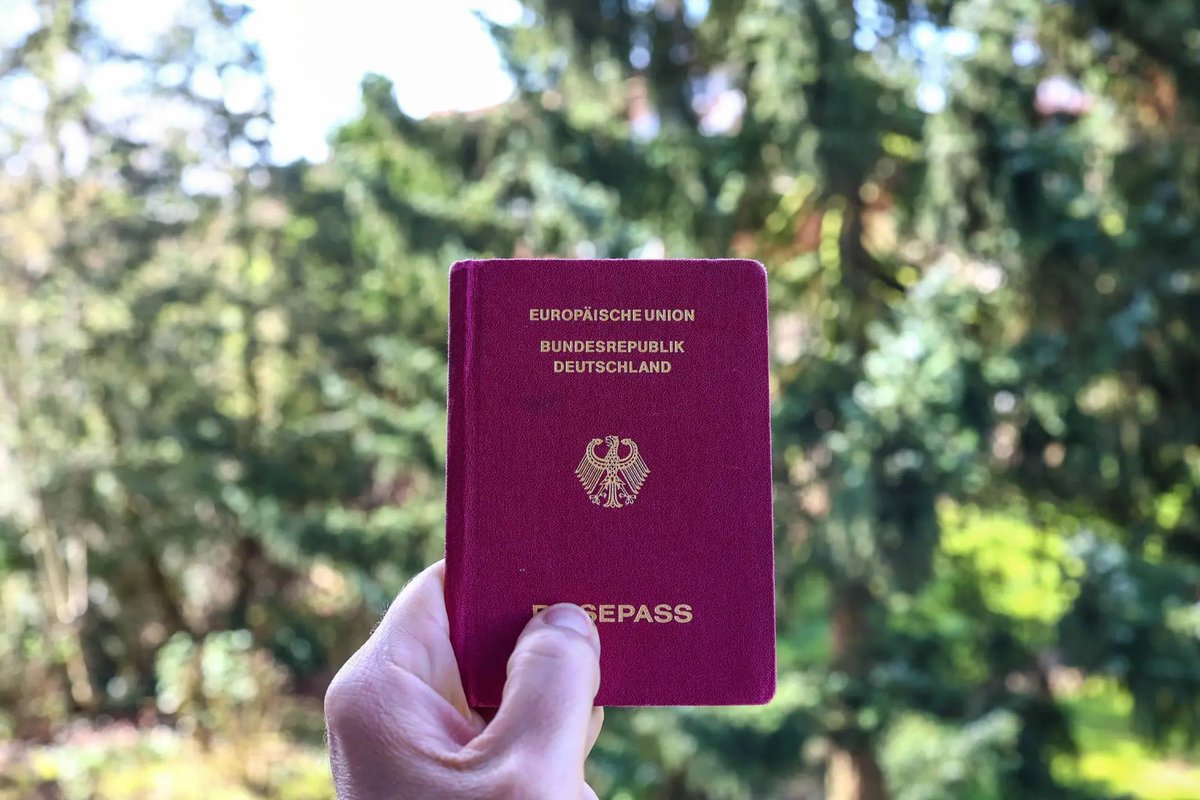 ❌👉Bundesregierung plant „Einbürgerungskampagne“ 👈

👉Mit dem neuen Einbürgerungsgesetz der Ampel-Koalition startet am 27. Juni eine umfassende Werbeaktion für den deutschen Pass. Das gab die Integrationsbeauftragte der Bundesregierung, Reem Alabali-Radovan, in einem Schreiben