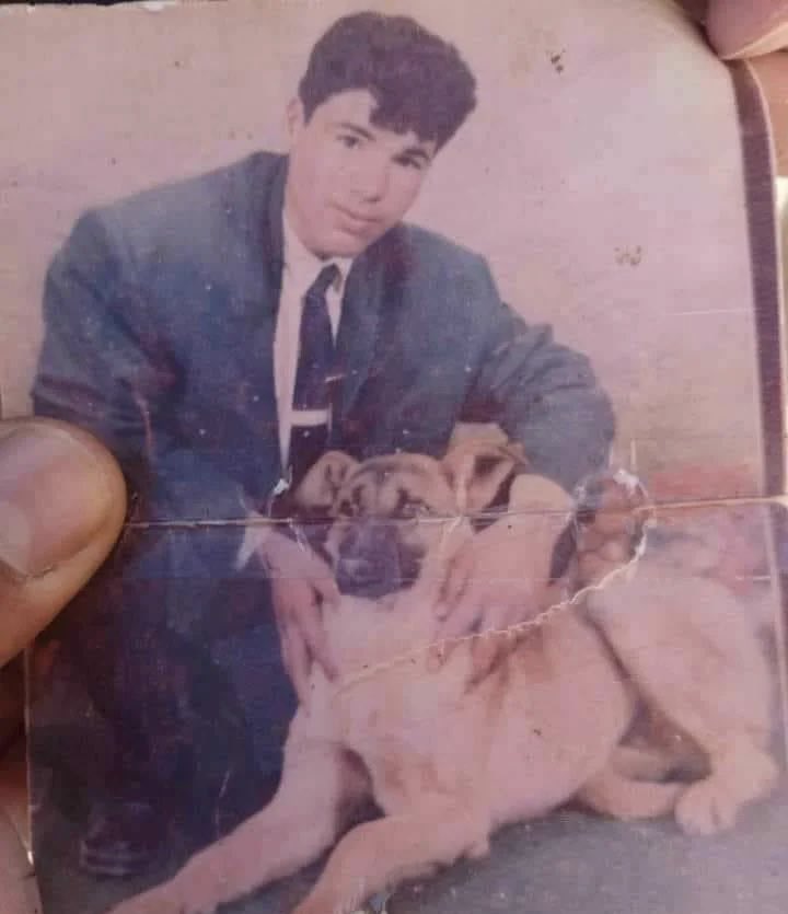 CerfiaFR's tweet image. 🇩🇿 FLASH | Un homme qui a disparu mystérieusement sans laisser de trace il y a 26 ans, en 1998, dans un village d’Algérie, a été retrouvé séquestré chez son voisin, dans un enclos de bétail. Il était "incapable de crier ou de fuir à cause d'un sort que son ravisseur lui avait…