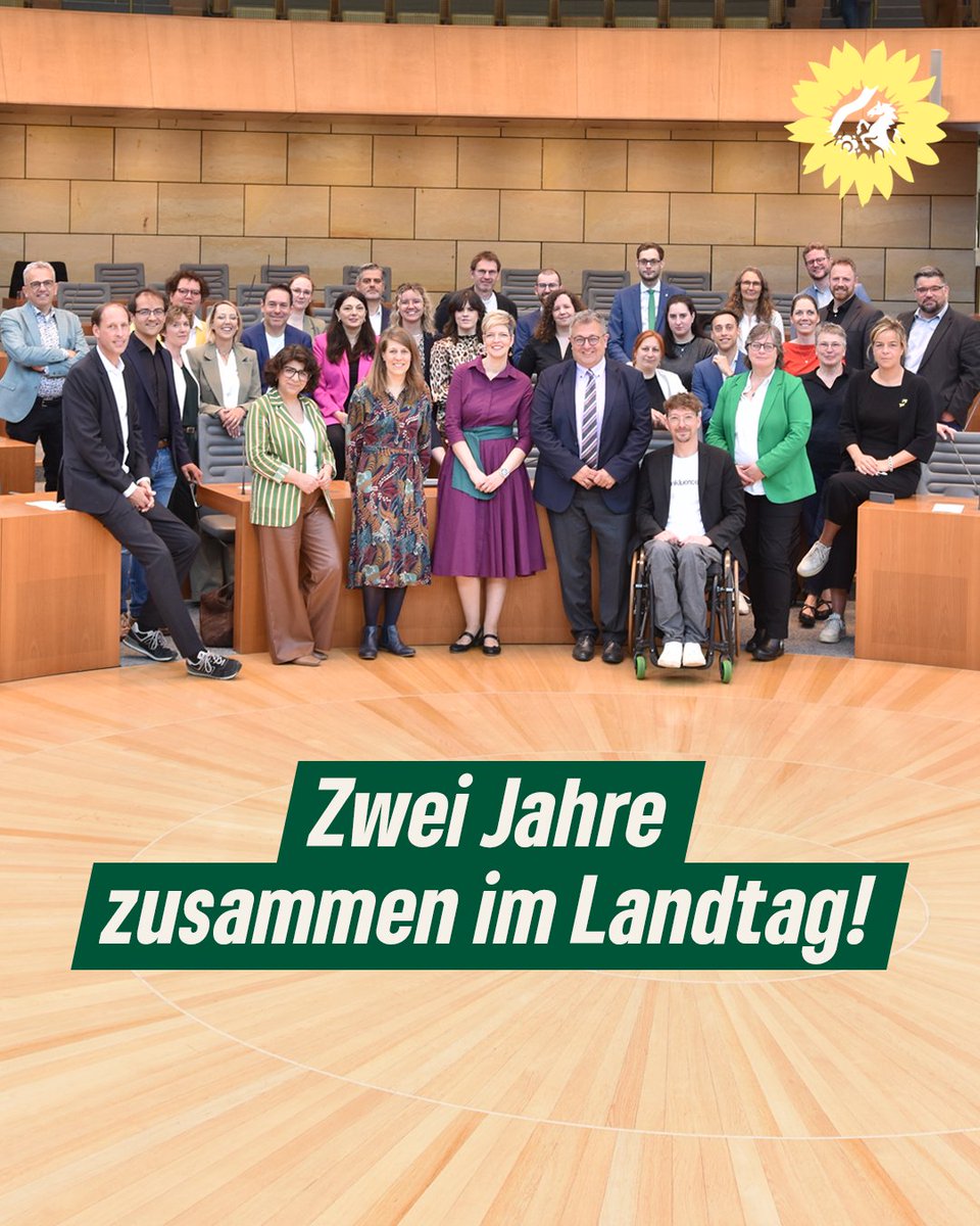 Seit zwei Jahren arbeiten wir gemeinsam als Landtagsfraktion zusammen – motiviert wie an Tag eins! 💪Wir werden mit dieser tollen Fraktion auch in der kommenden Zeit weiter mit aller Kraft grüne Ideen umsetzen.