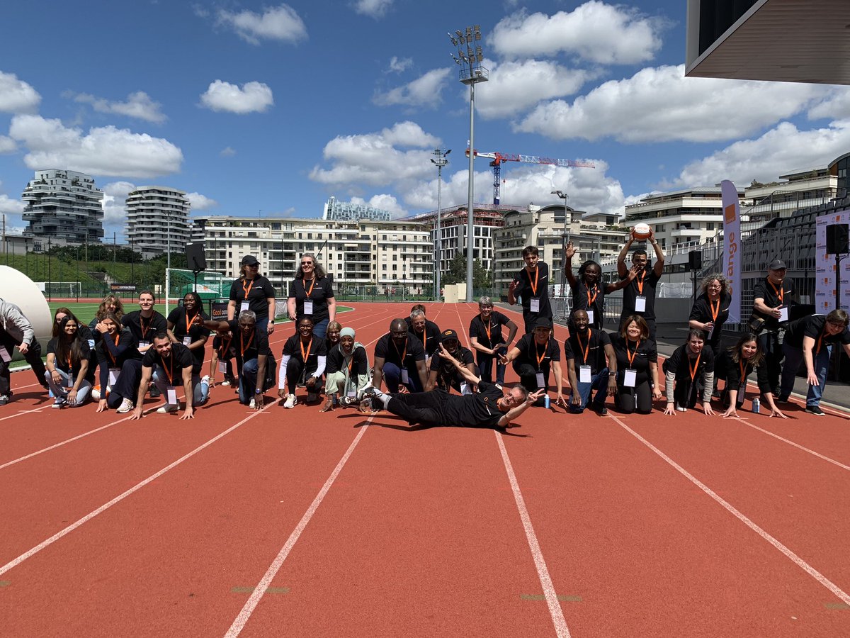 👏200 salariés <a href="/orange/">Orange</a> se mobilisent à Paris, Bordeaux, Marseille, Nantes, la Réunion et en Guadeloupe pour sensibiliser les jeunes au handicap et contre le cyber harcèlement
Les salariés volontaires <a href="/OrangeIDF/">Orange Île-de-France</a> au top départ!  
#Goodconnections #LifeAtOrange #Paris2024 #inclusion