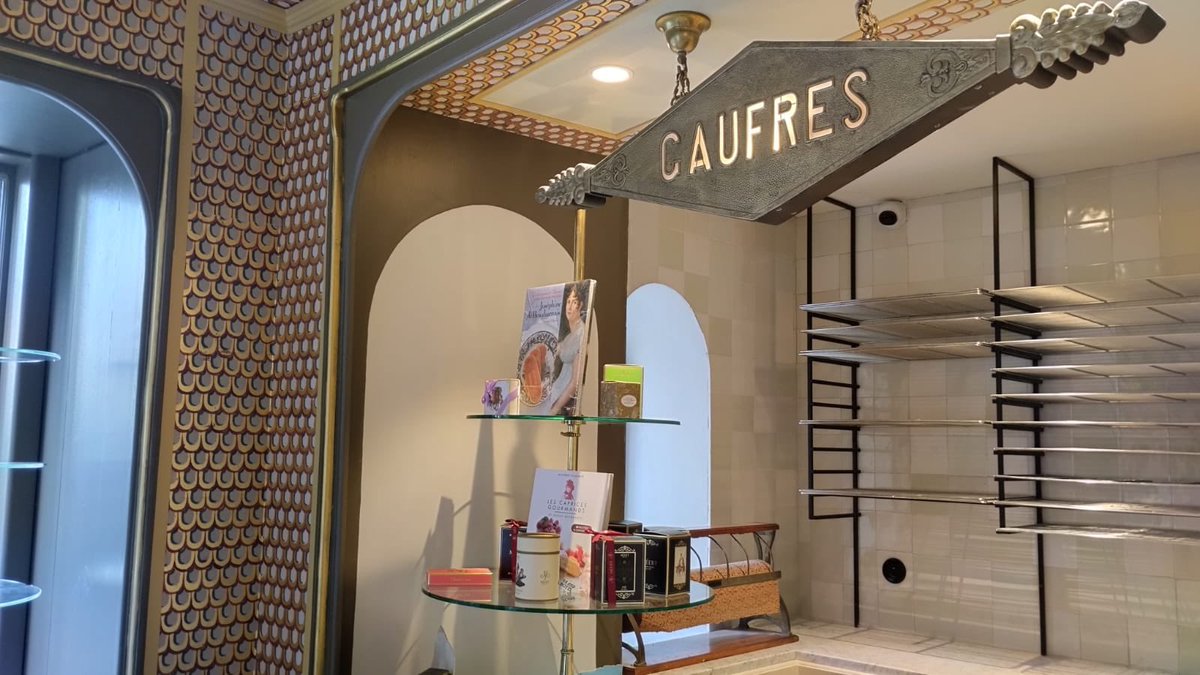 🧇 Les becs sucrés ont une nouvelle occasion de se réjouir à Paris Centre : la gaufre lilloise mythique de chez @meerttradition débarque début juin rue de Bretagne ! 🥞😋