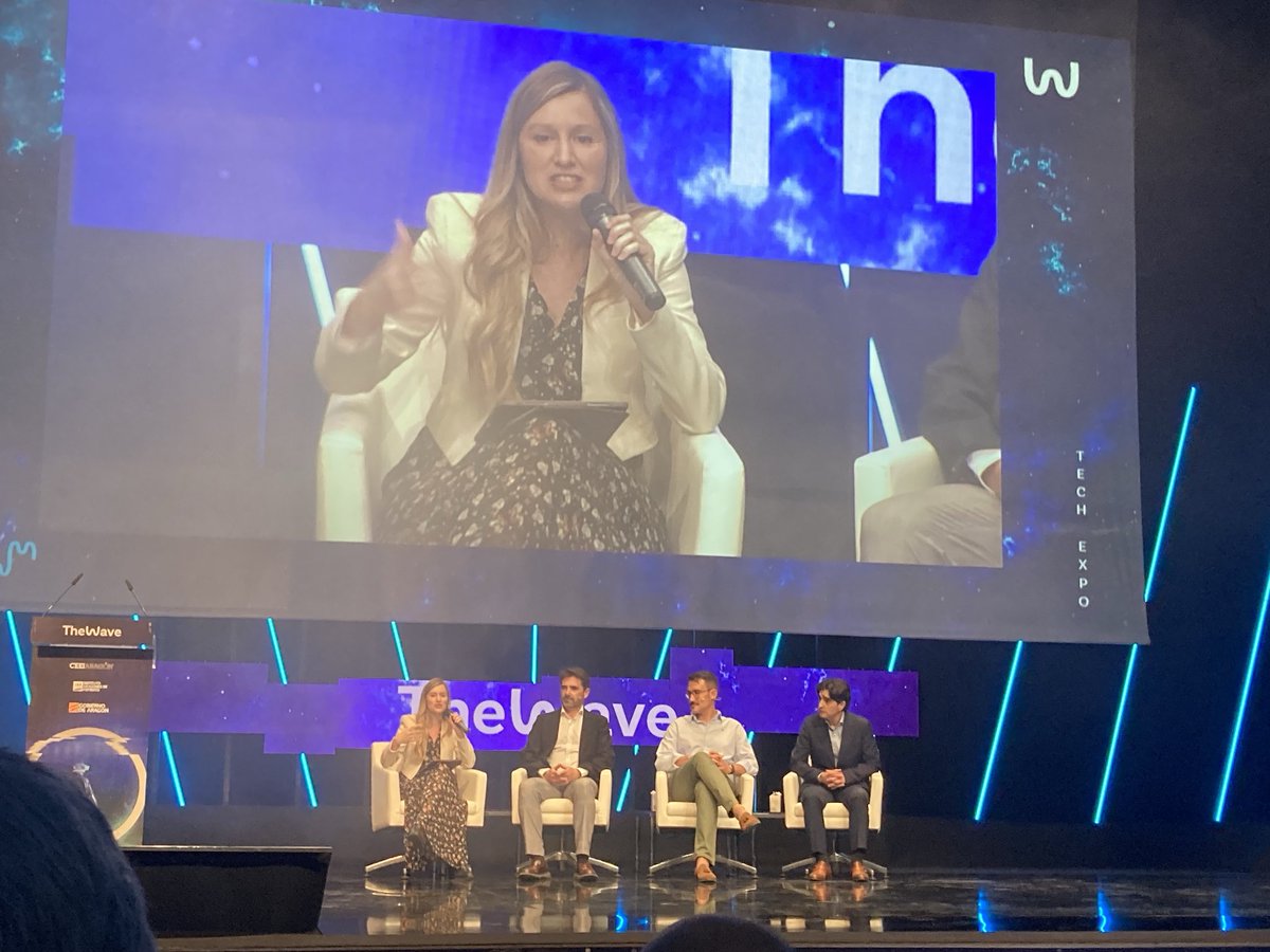 Nuestra directora ⁦@EstherBorao⁩ participa en ⁦@TheWave_es⁩ Con ⁦@FersaBearingsES⁩ ⁦⁦@StellantisES⁩ #talento #Tecnologia #team #equipo #innovación