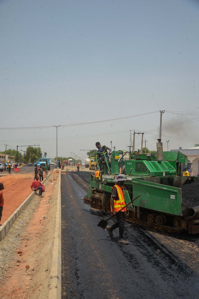 Update: Ongoing laying of the asphalt binder course at the UBA intersection in Gusau, Zamfara State. #ZamfaraUrbanRenewal