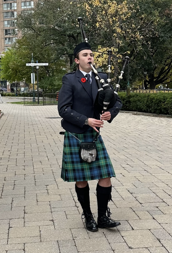 #Bagpipes are an outdoor instrument. So where does Henry practise in the winter?
A creative solution to a unique problem - it's all part of educating the whole person and encouraging students to develop their unique gifts. #OasisInTheCity

stmikes.utoronto.ca/news/meet-henr…