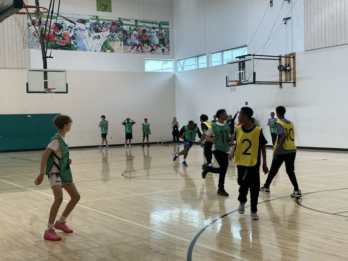 Starting out the morning with a little SV vs VV Basketball! #HornetChallenge 🐝