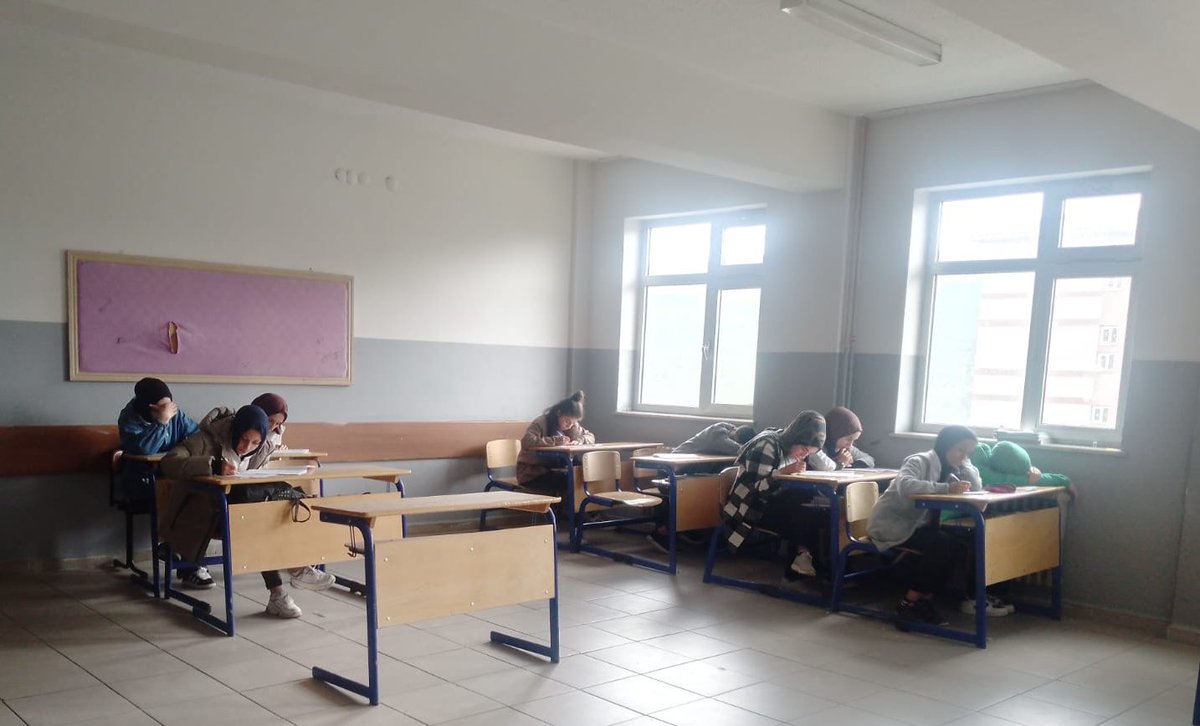 Efor Projesi kapsamında okulumuzda 11. ve 12. sınıflarımıza TYT denemesi yapılmıştır.

<a href="/bingolmem/">Bingöl MEM</a> <a href="/AdakliMem/">Adaklı MEM</a> <a href="/EcinEmra/">EMRA ECİN</a> <a href="/OzanPalandokenx/">Ozan PALANTÖKEN</a> <a href="/OmerAfsin12/">Ömer Afşin</a>